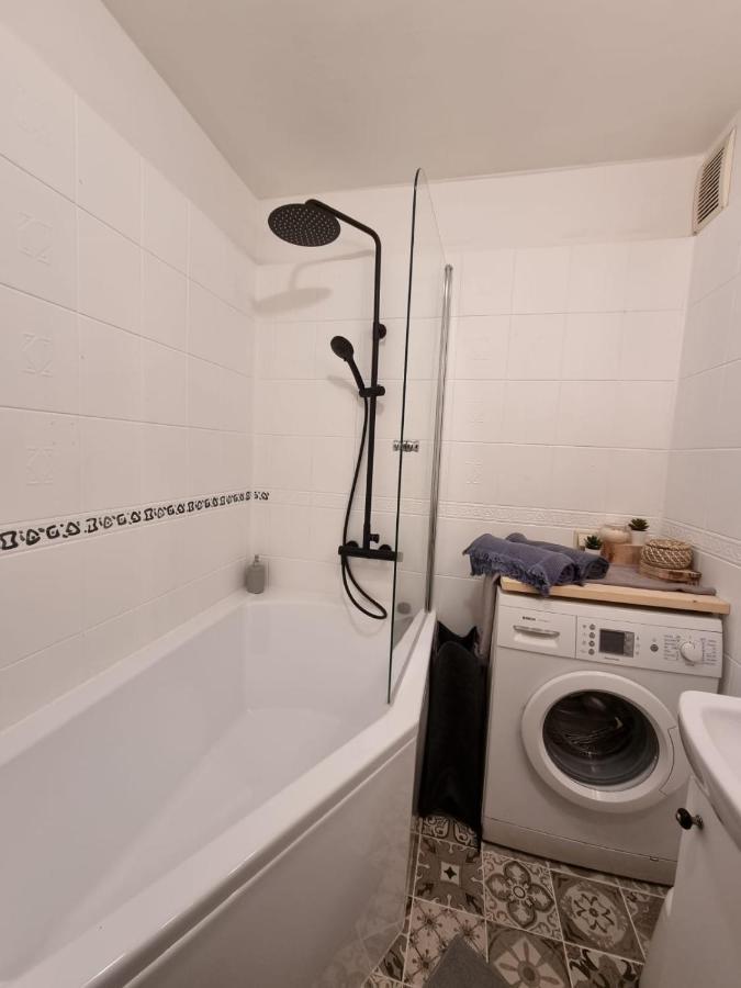 Comfortable Two-Room Apartment Riga Exteriör bild